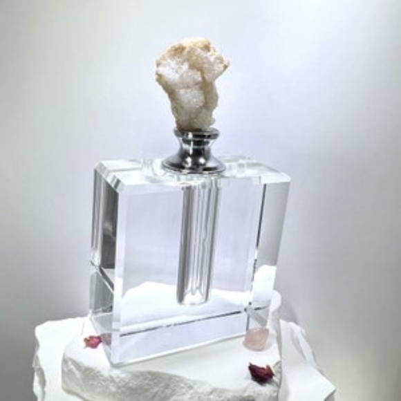 Gorgeous NWOT Crystal W/Quartz Top Luxury Refillable Perfume Bottle/ Decanter - Picture 9 of 10